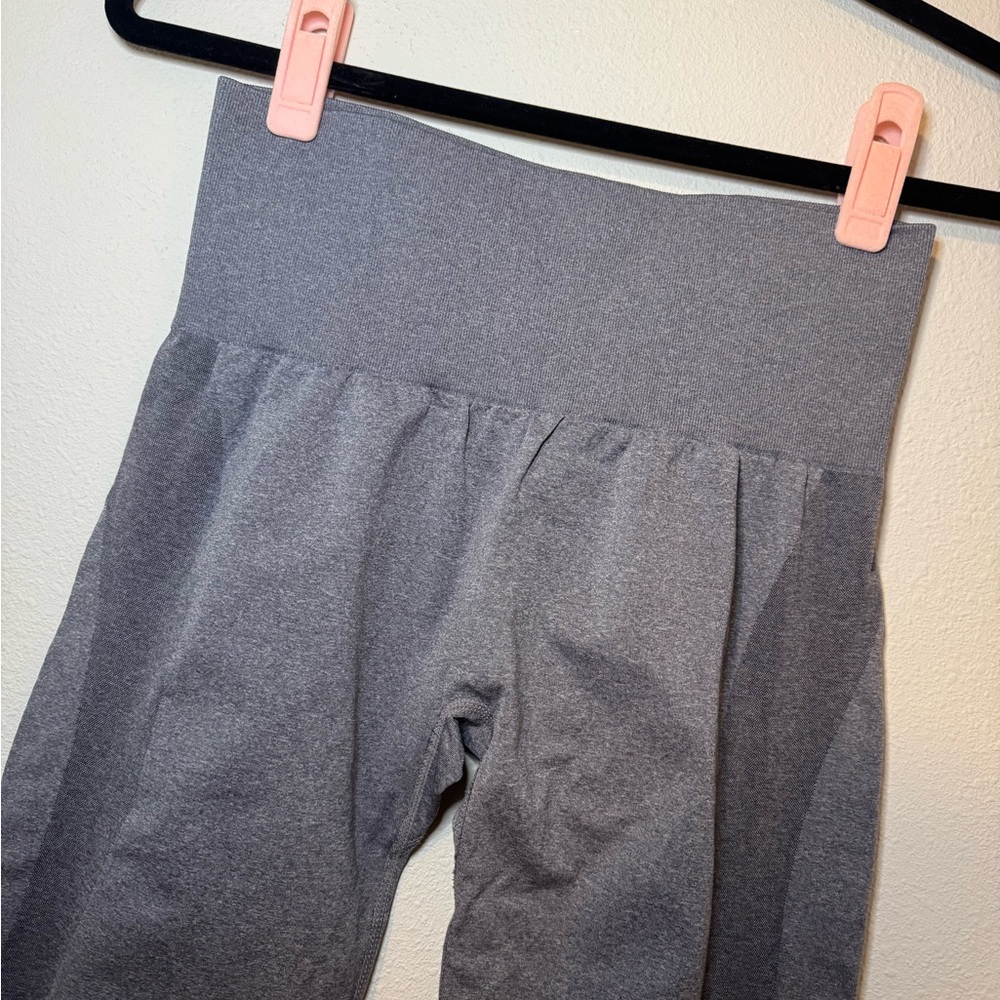 NVGTN Seamless High-Waist Leggings in Grey - Picture 3 of 6